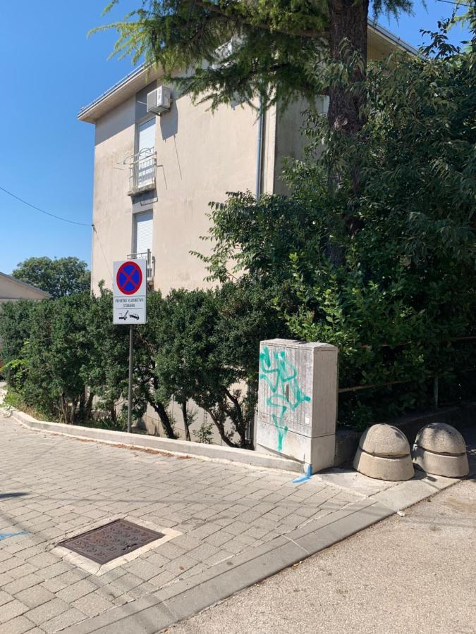Sanela- Apartman Za Bezbrizan Odmor Crikvenica Exterior foto